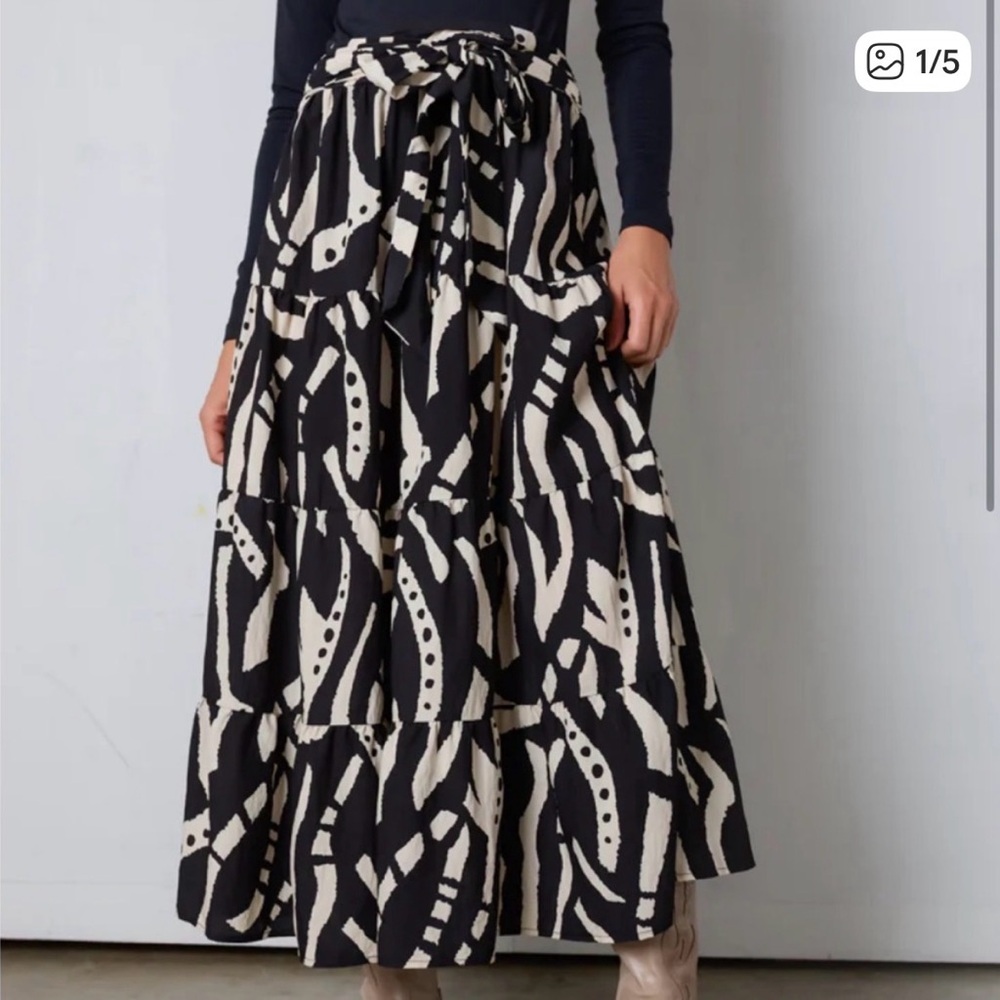 Dress Forum Black and White Midi Skirt